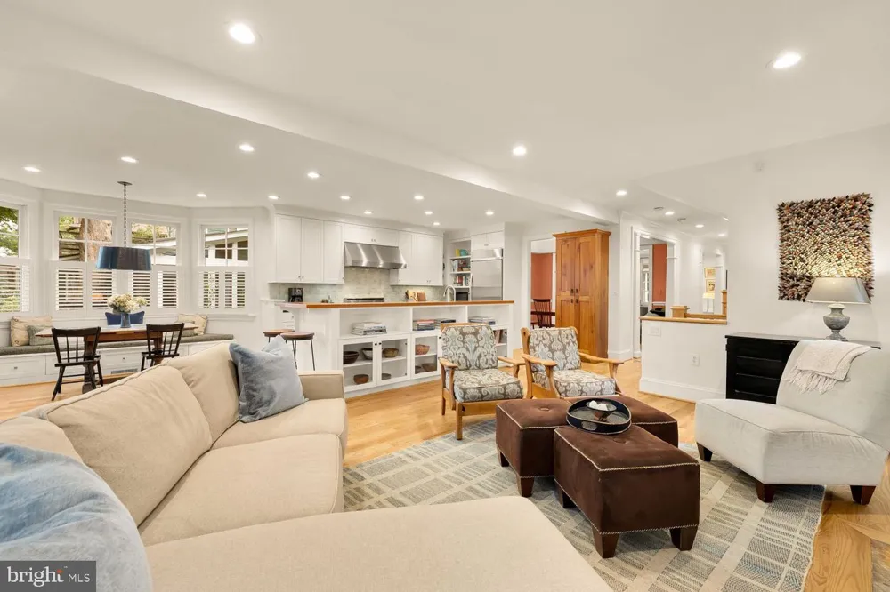 6512 RIDGE DRIVE Bethesda, MD 20816