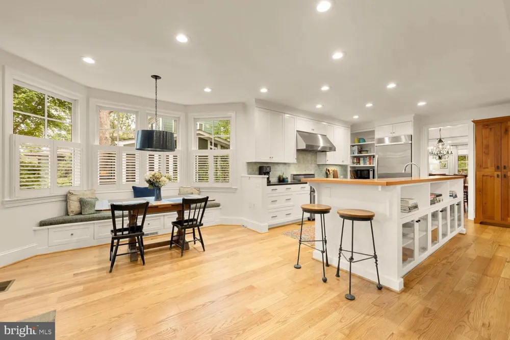 6512 RIDGE DRIVE Bethesda, MD 20816