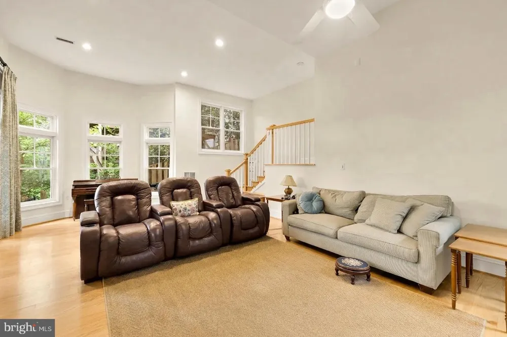 6512 RIDGE DRIVE Bethesda, MD 20816