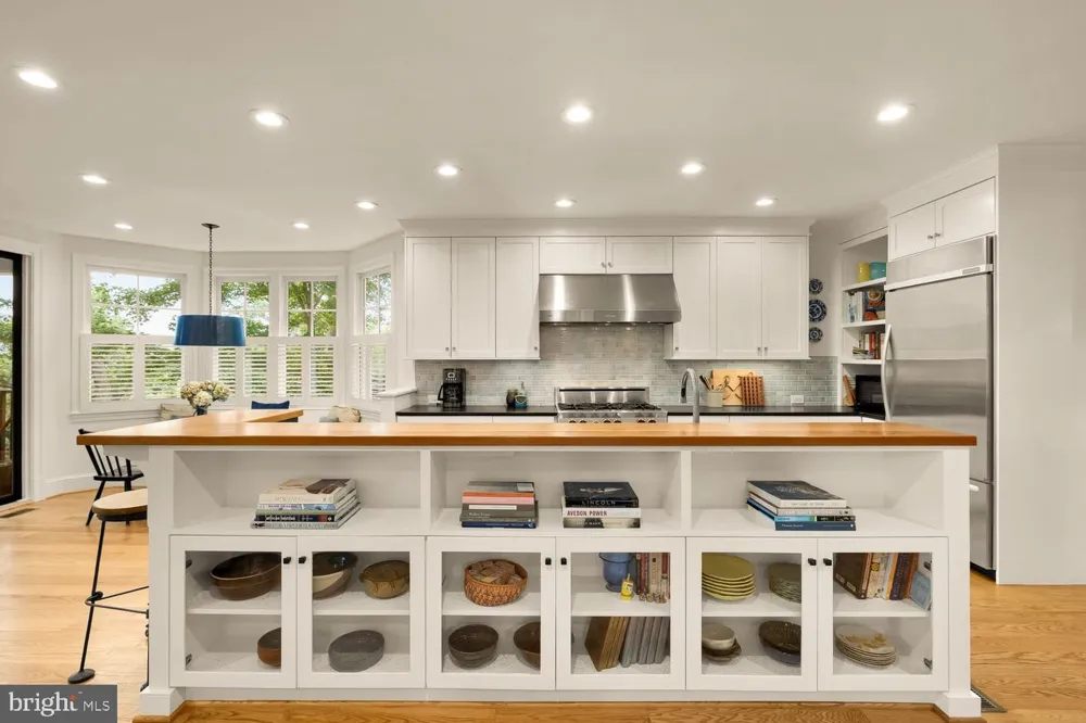 6512 RIDGE DRIVE Bethesda, MD 20816