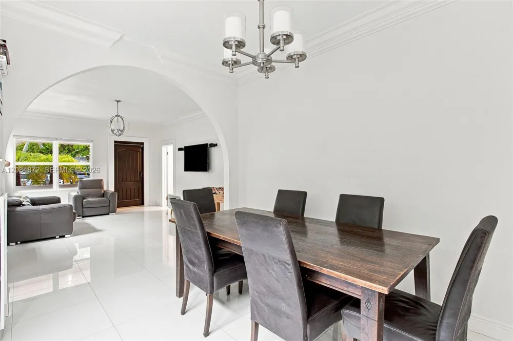 2366 SW 10th st Miami, FL 33135
