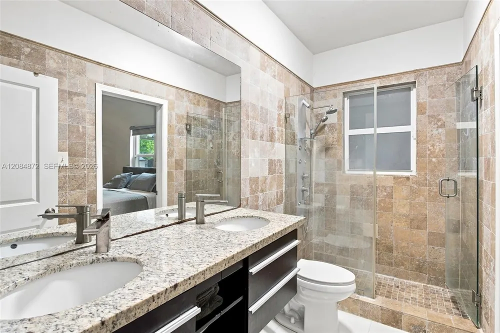 2366 SW 10th st Miami, FL 33135