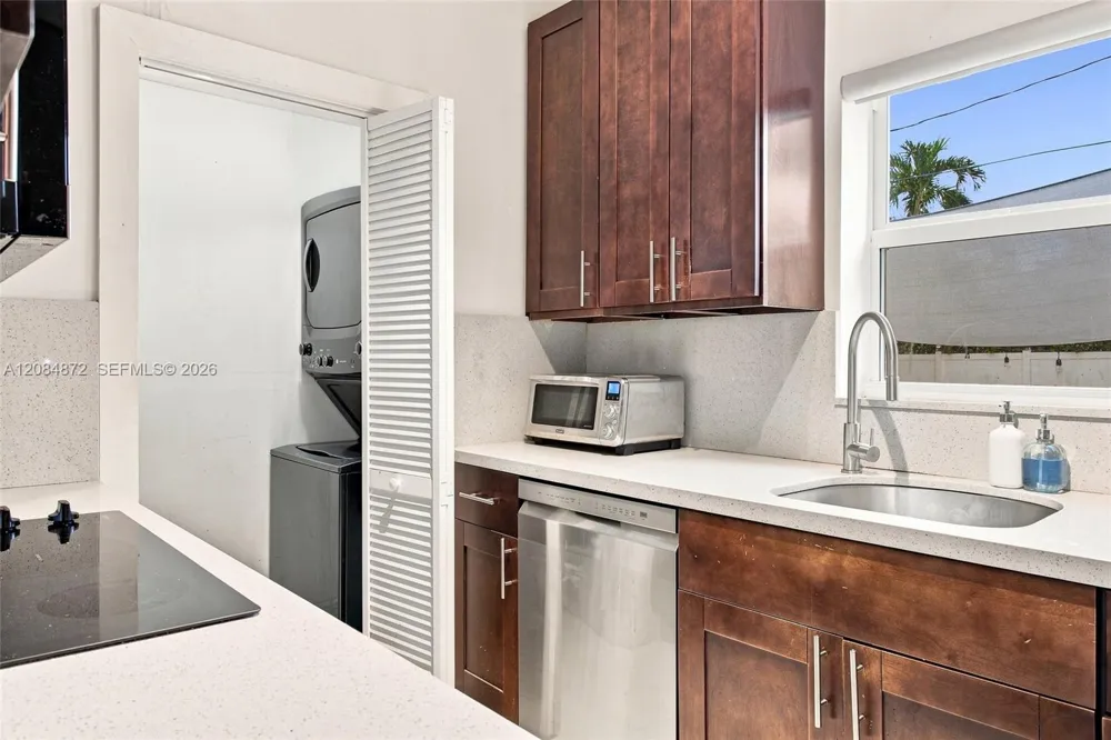 2366 SW 10th st Miami, FL 33135