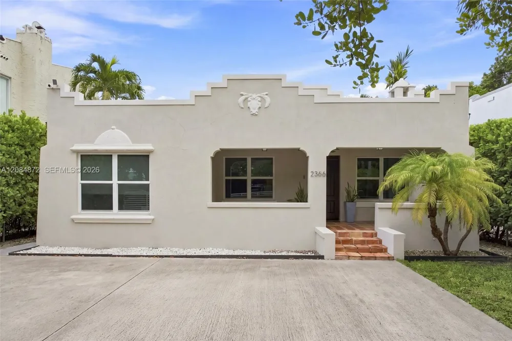 2366 SW 10th st Miami, FL 33135
