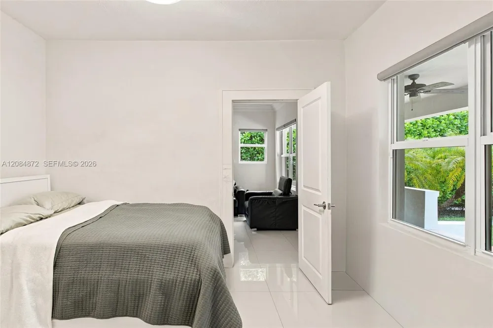 2366 SW 10th st Miami, FL 33135