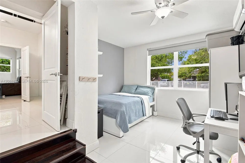 2366 SW 10th st Miami, FL 33135