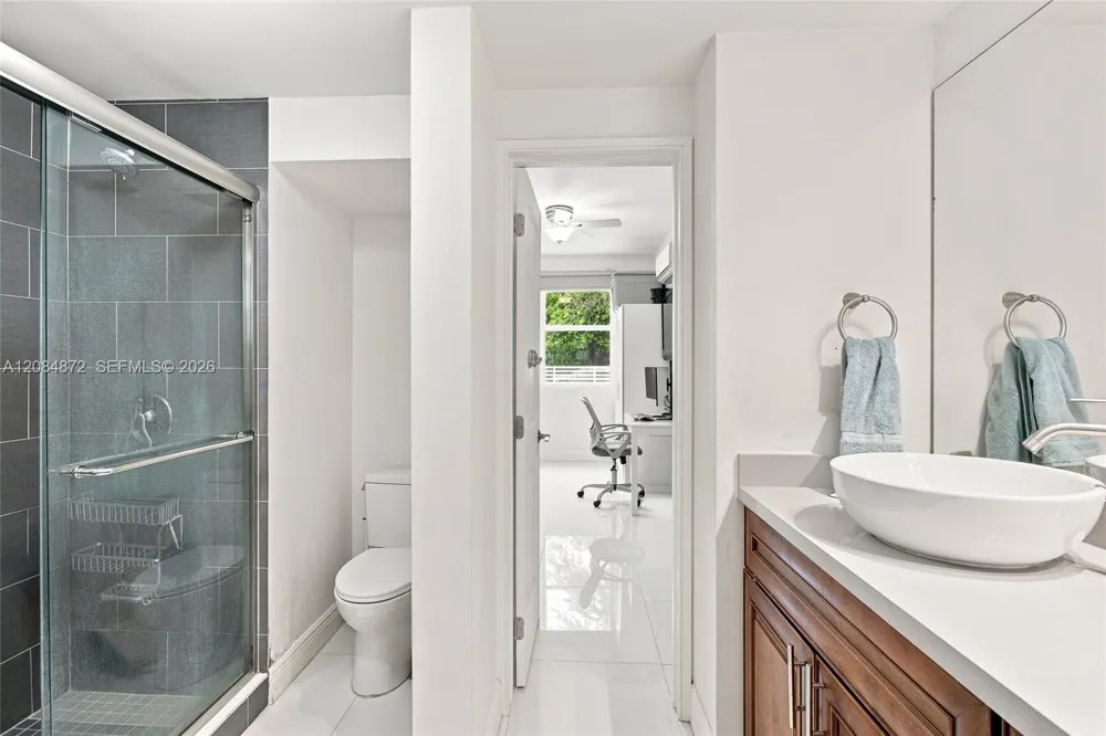 2366 SW 10th st Miami, FL 33135