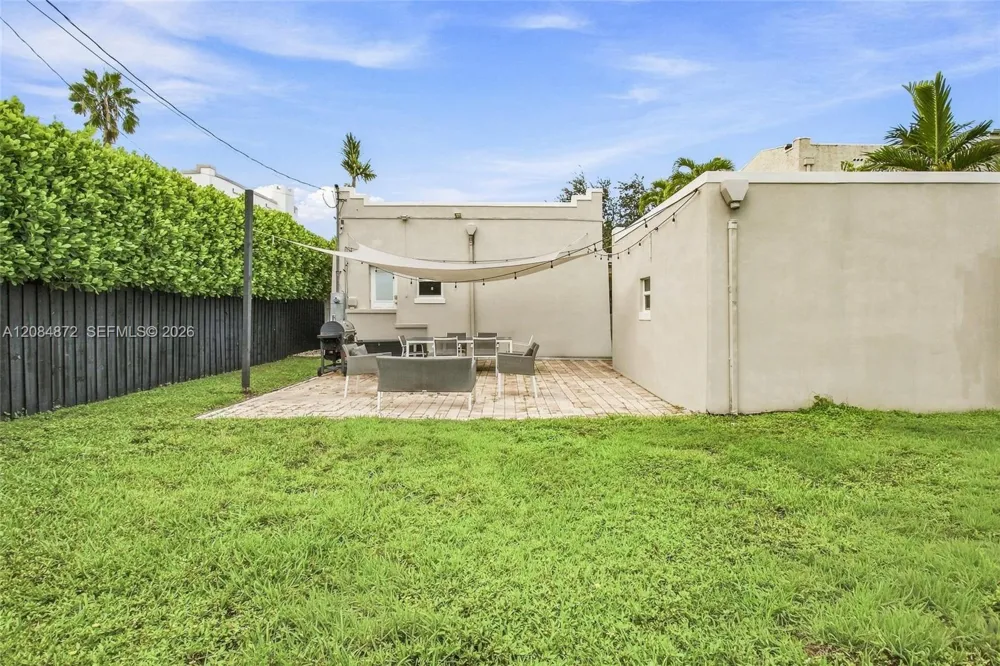 2366 SW 10th st Miami, FL 33135
