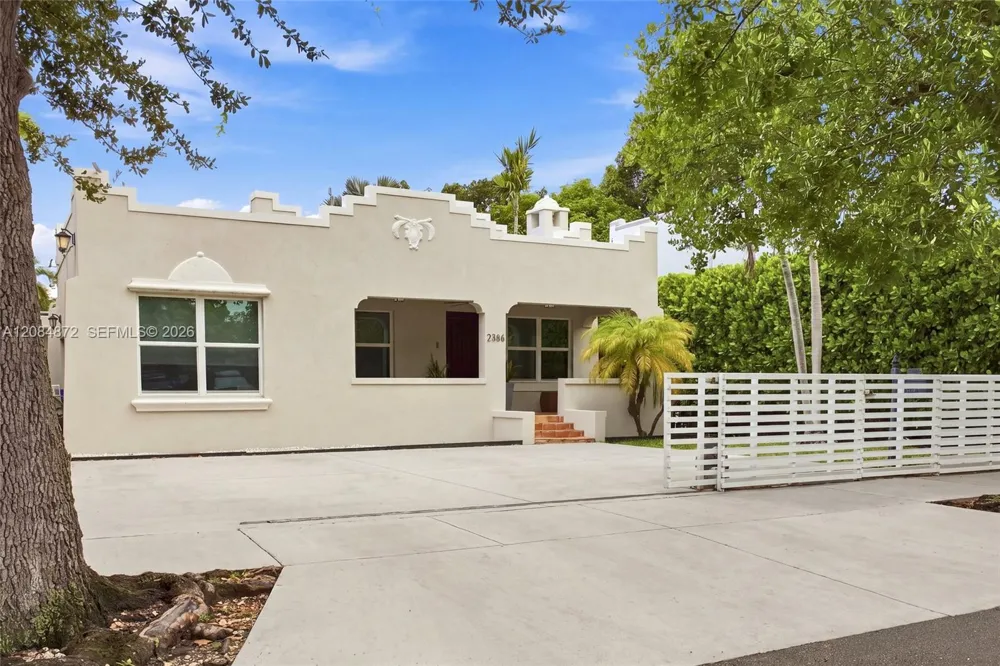 2366 SW 10th st Miami, FL 33135