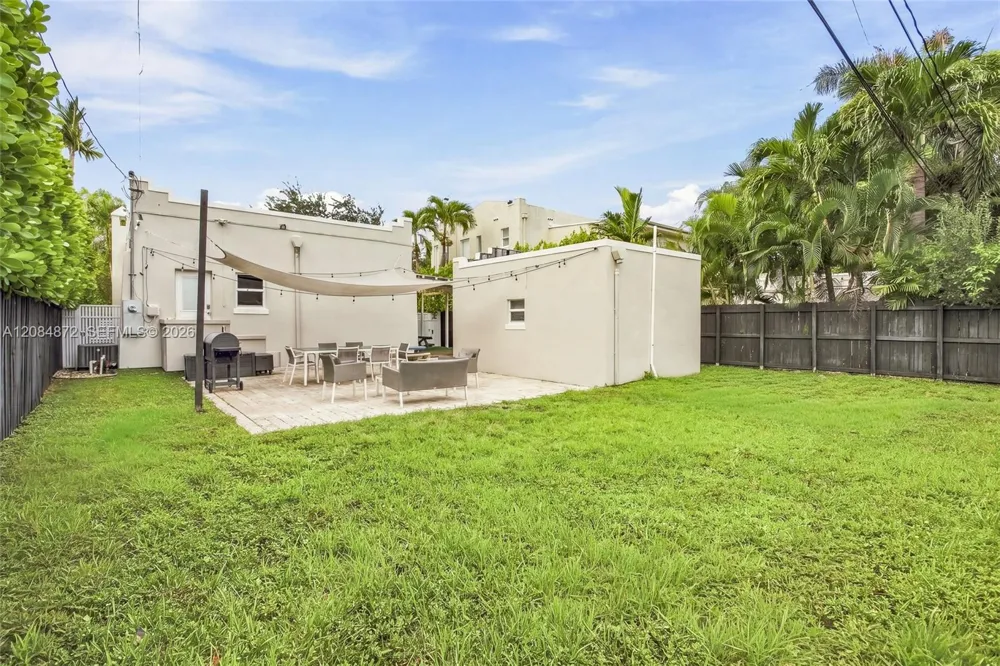 2366 SW 10th st Miami, FL 33135