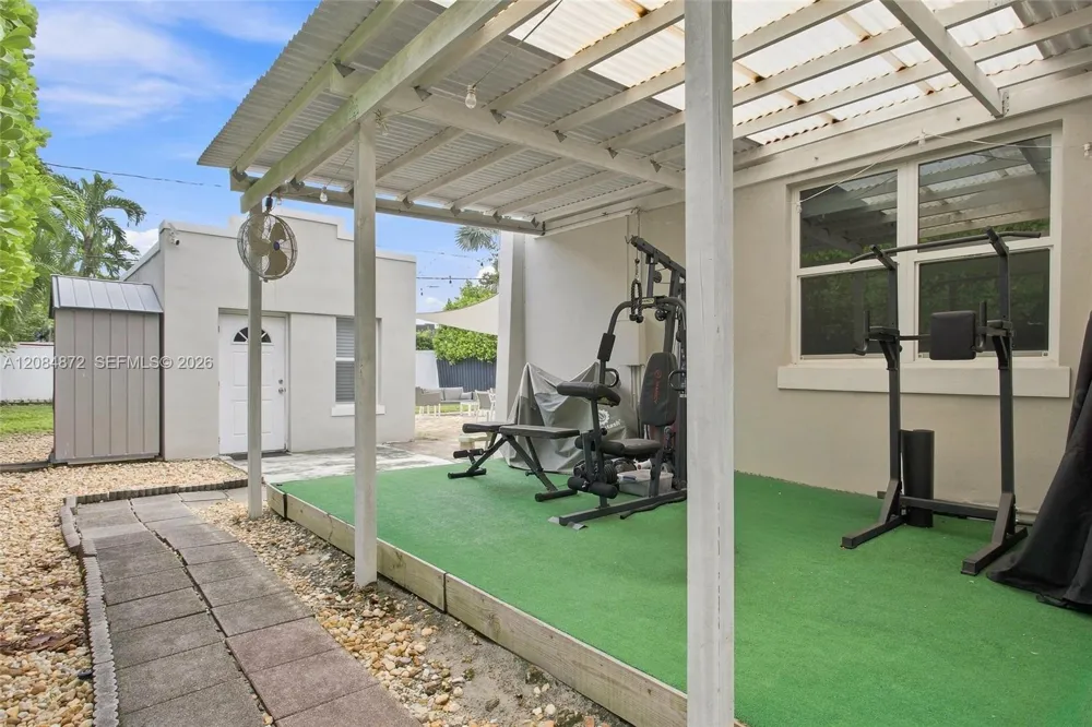 2366 SW 10th st Miami, FL 33135