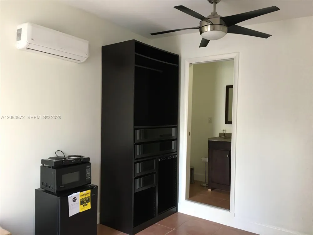 2366 SW 10th st Miami, FL 33135