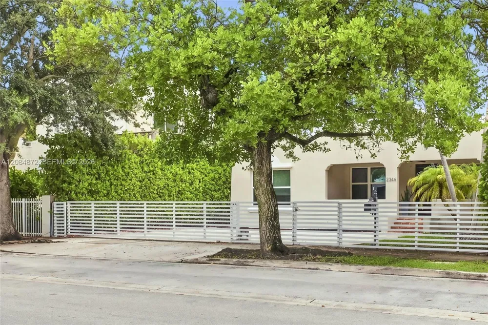 2366 SW 10th st Miami, FL 33135