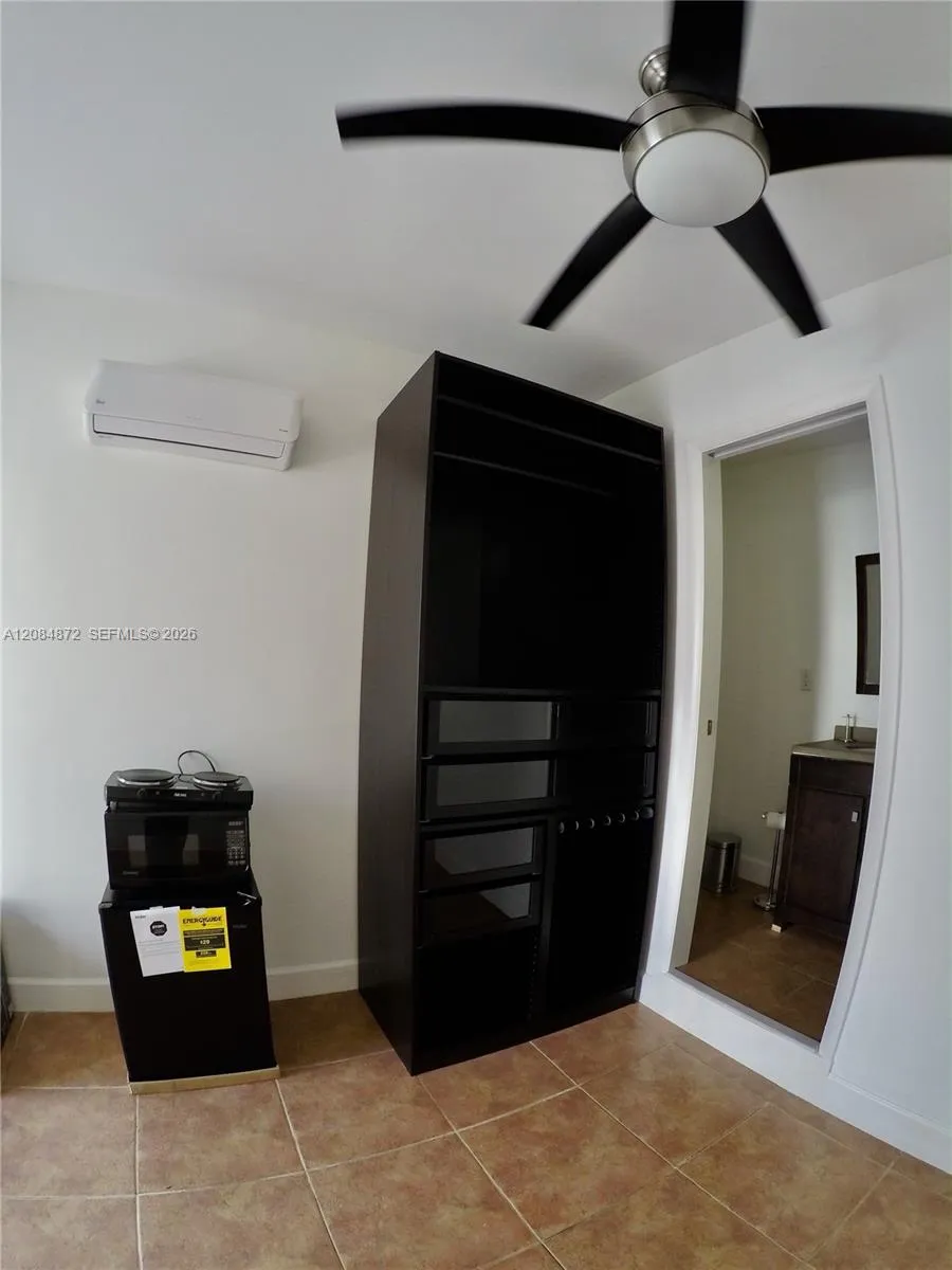 2366 SW 10th st Miami, FL 33135