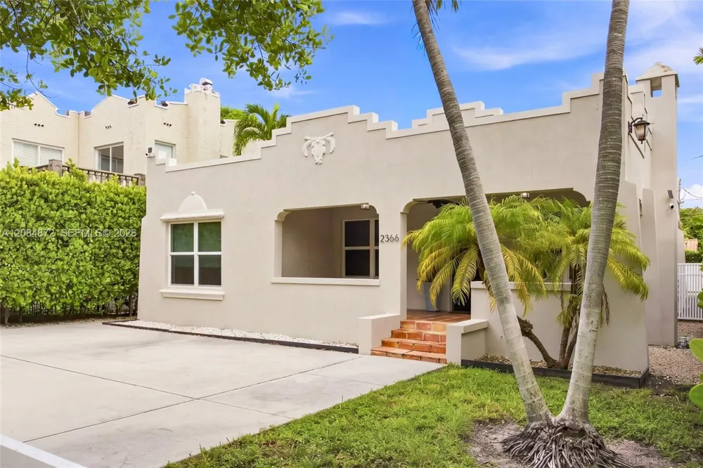 2366 SW 10th st Miami, FL 33135