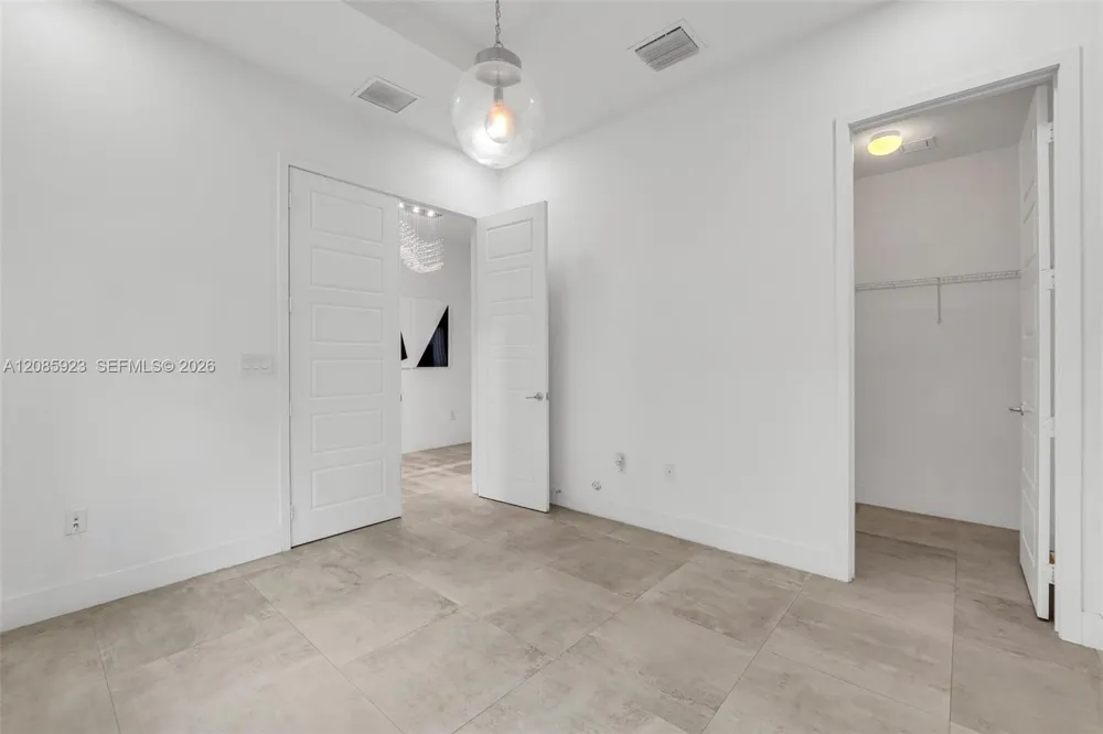 15071 SW 176th St Miami, FL 33187