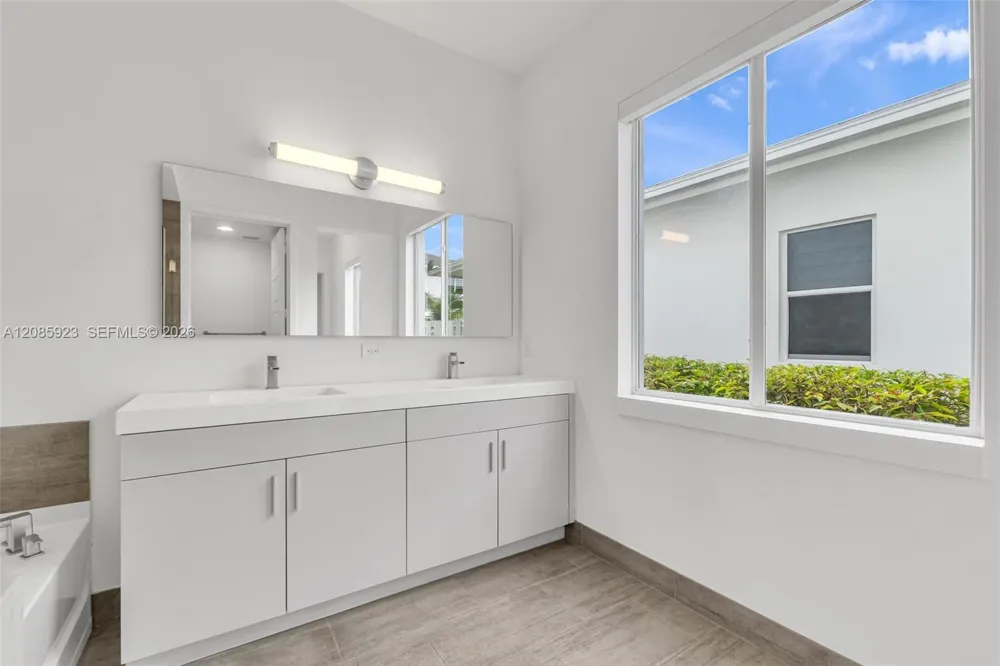 15071 SW 176th St Miami, FL 33187