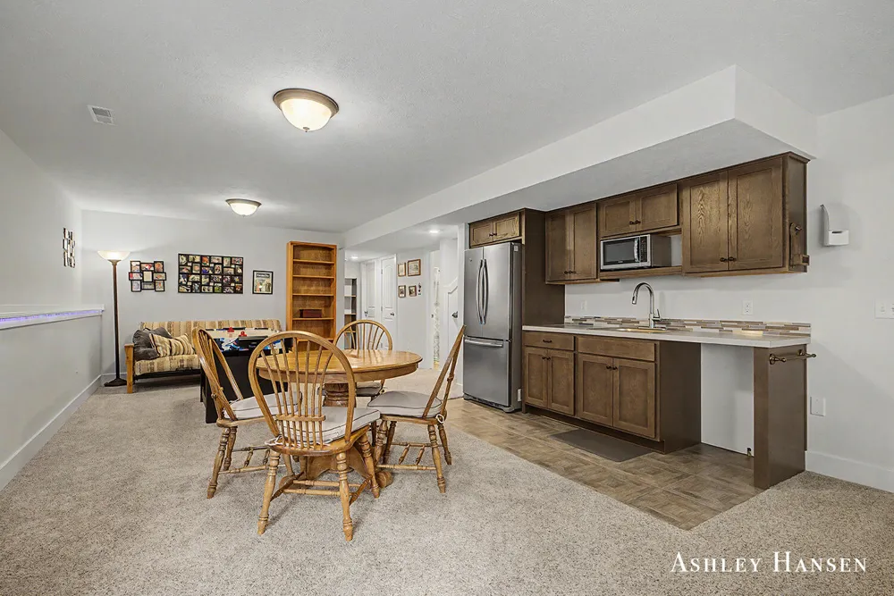 163 Dogwood Drive NE Rockford, MI 49341