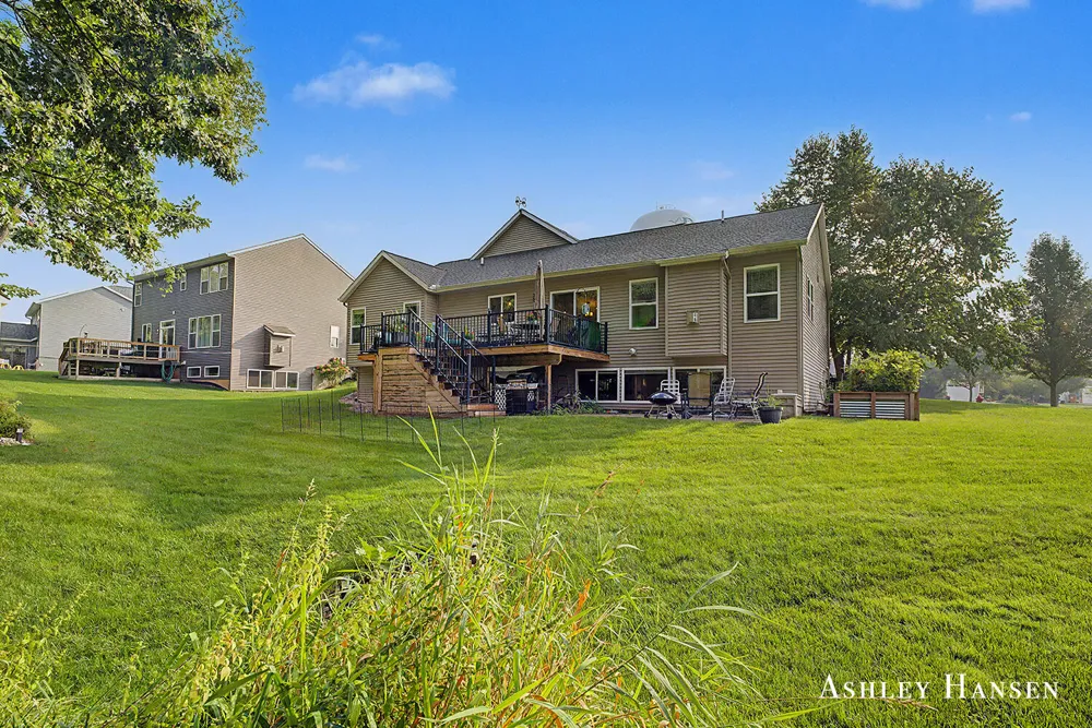 163 Dogwood Drive NE Rockford, MI 49341