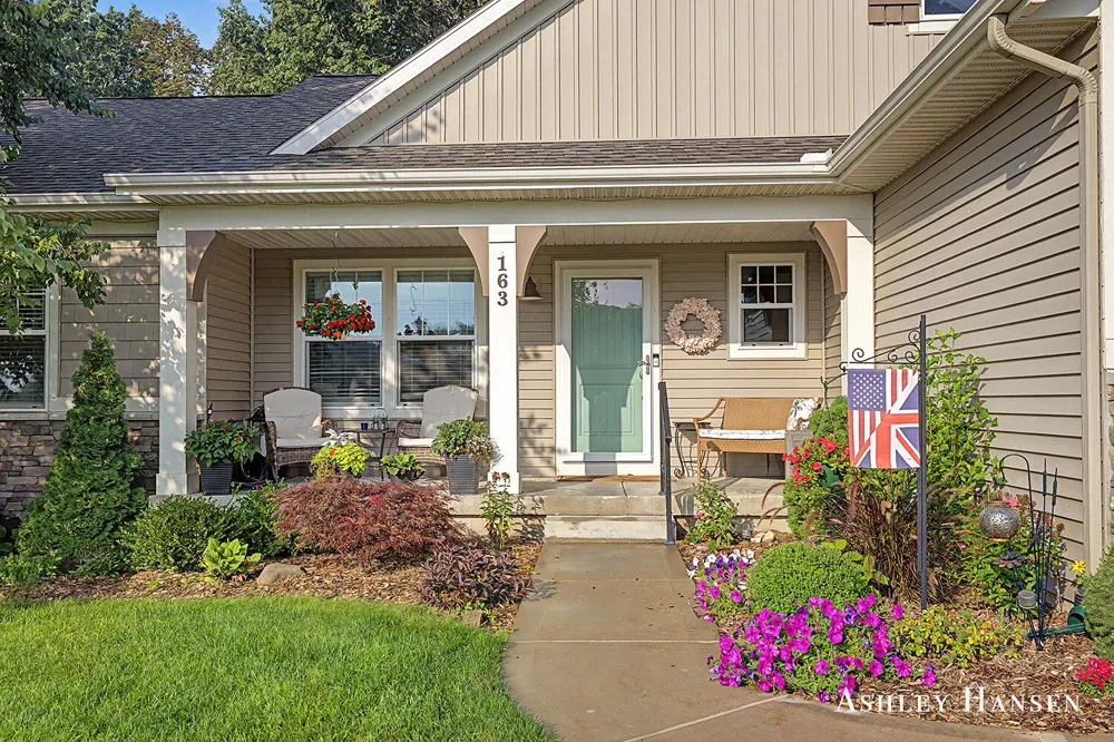 163 Dogwood Drive NE Rockford, MI 49341