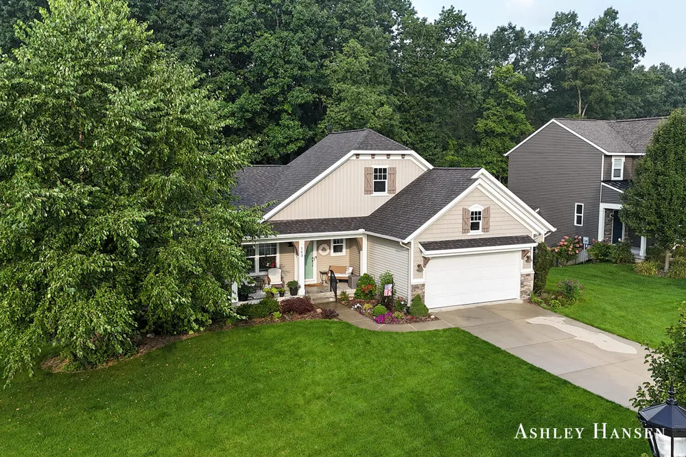 163 Dogwood Drive NE Rockford, MI 49341