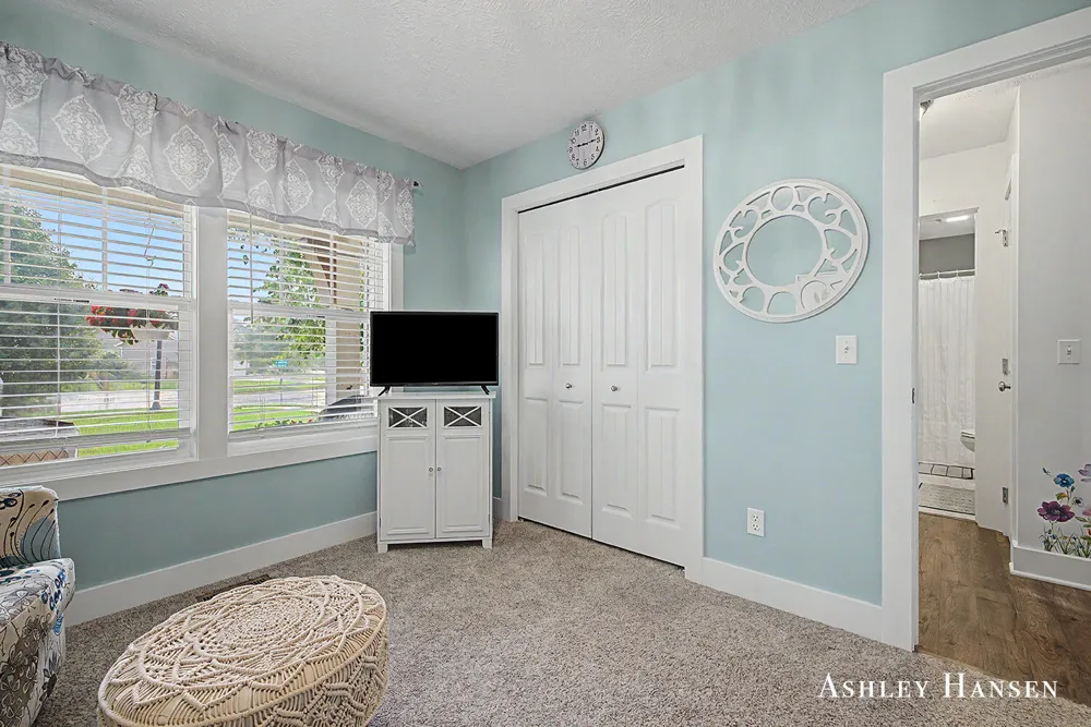163 Dogwood Drive NE Rockford, MI 49341