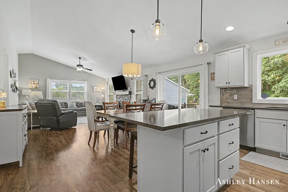 163 Dogwood Drive NE Rockford, MI 49341