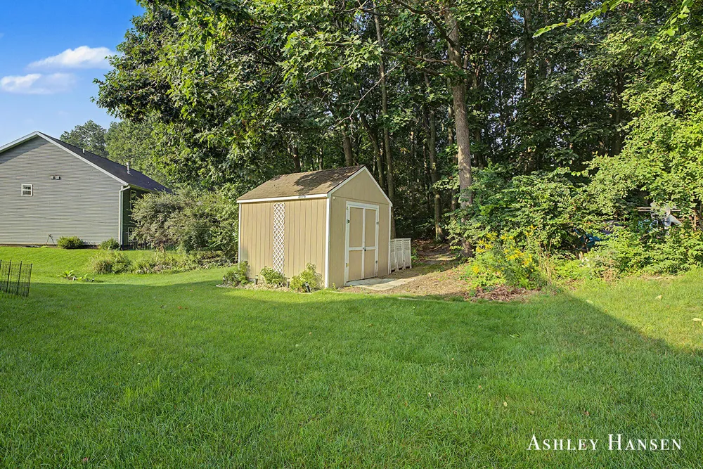 163 Dogwood Drive NE Rockford, MI 49341