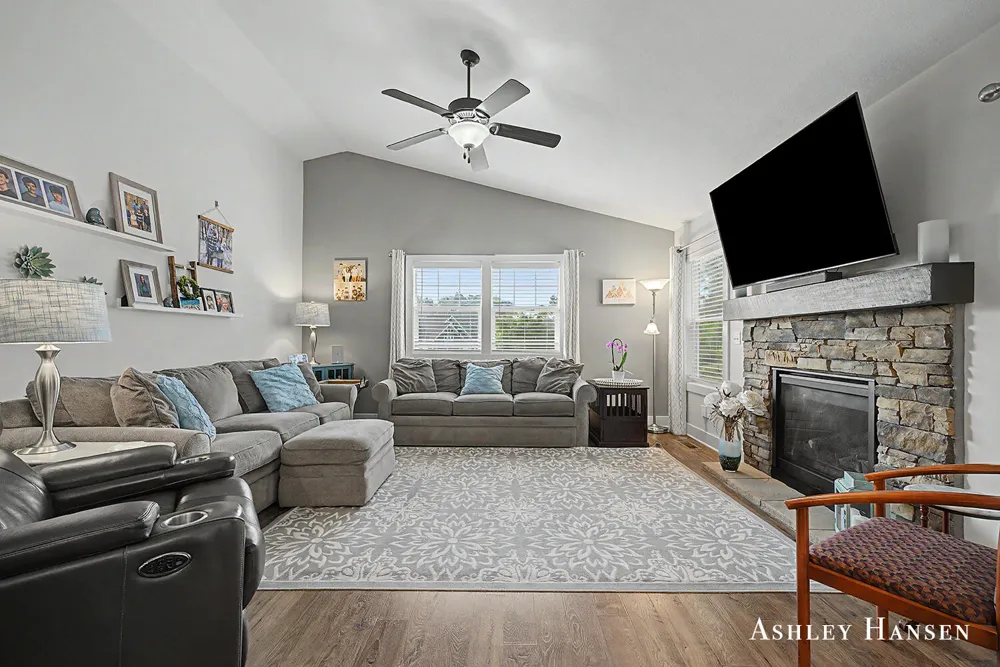 163 Dogwood Drive NE Rockford, MI 49341