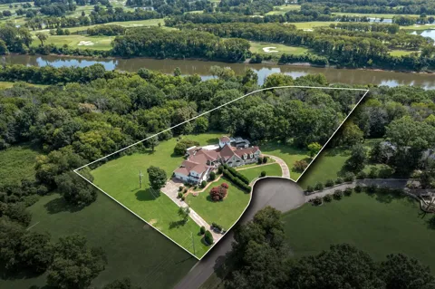 100 Pineywood Acres Dr