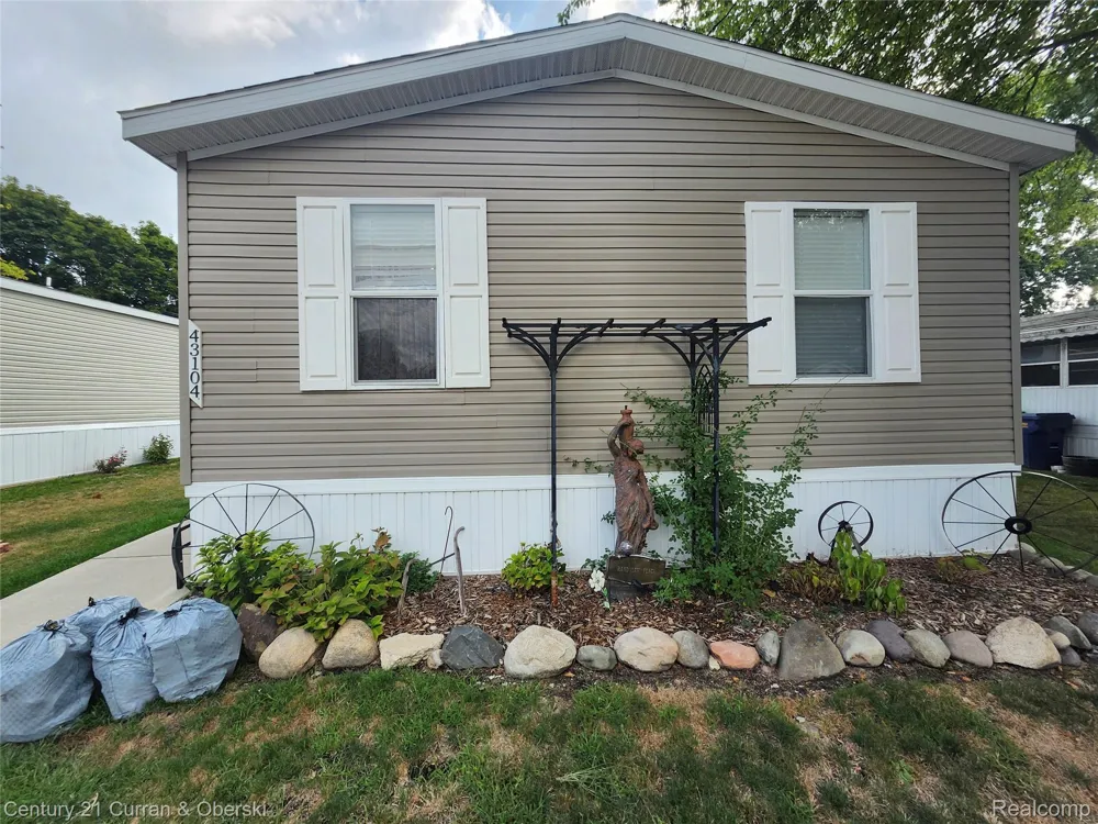 43104 Riviera Avenue Sterling Heights City, MI 48314