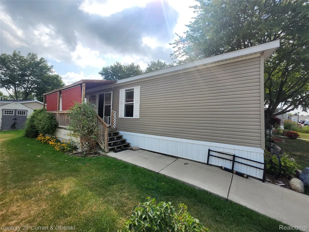 43104 Riviera Avenue Sterling Heights City, MI 48314