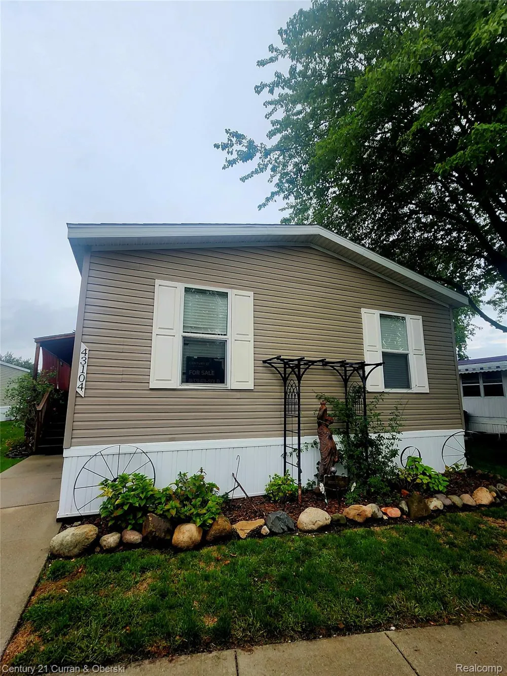 43104 Riviera Avenue Sterling Heights City, MI 48314