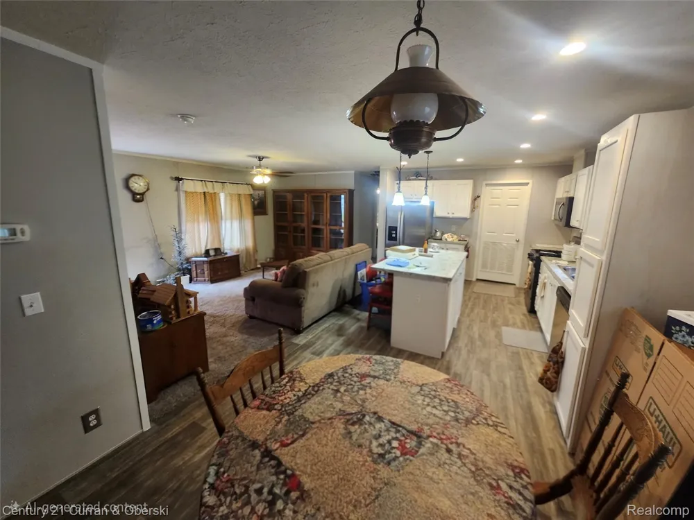 43104 Riviera Avenue Sterling Heights City, MI 48314