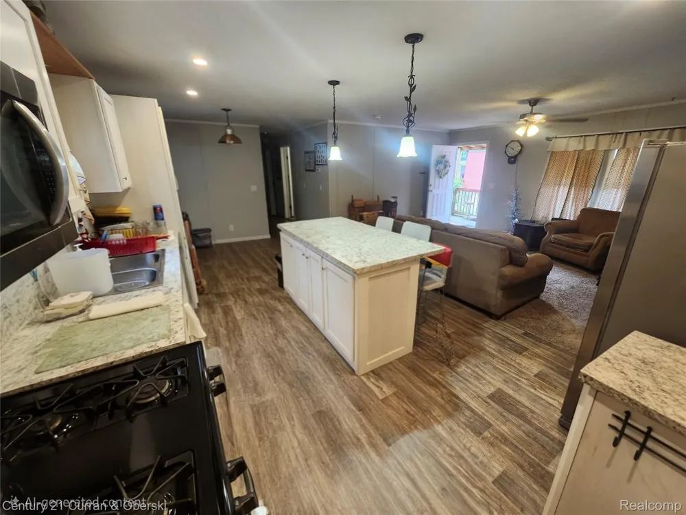 43104 Riviera Avenue Sterling Heights City, MI 48314