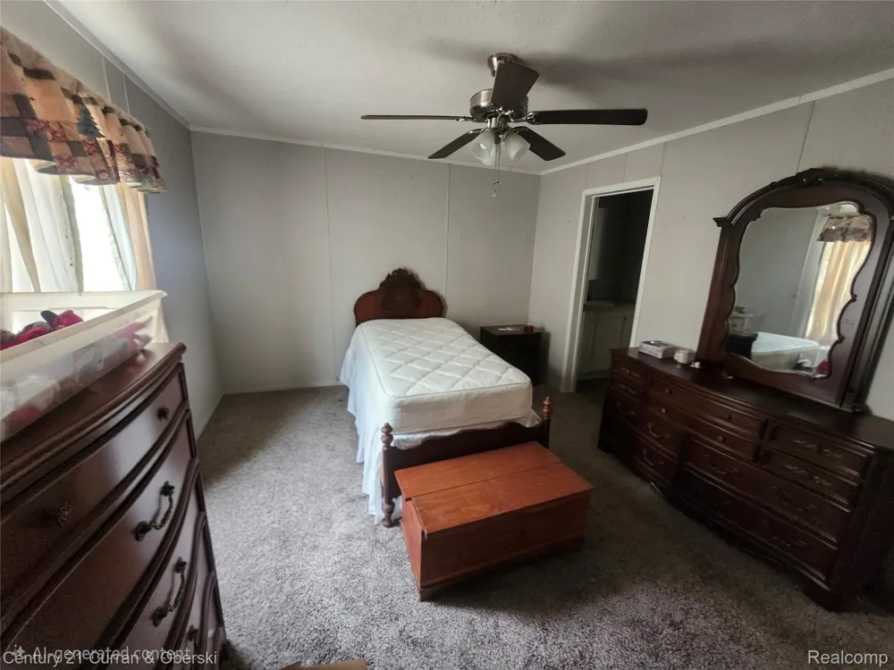 43104 Riviera Avenue Sterling Heights City, MI 48314