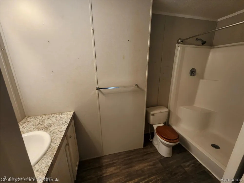 43104 Riviera Avenue Sterling Heights City, MI 48314
