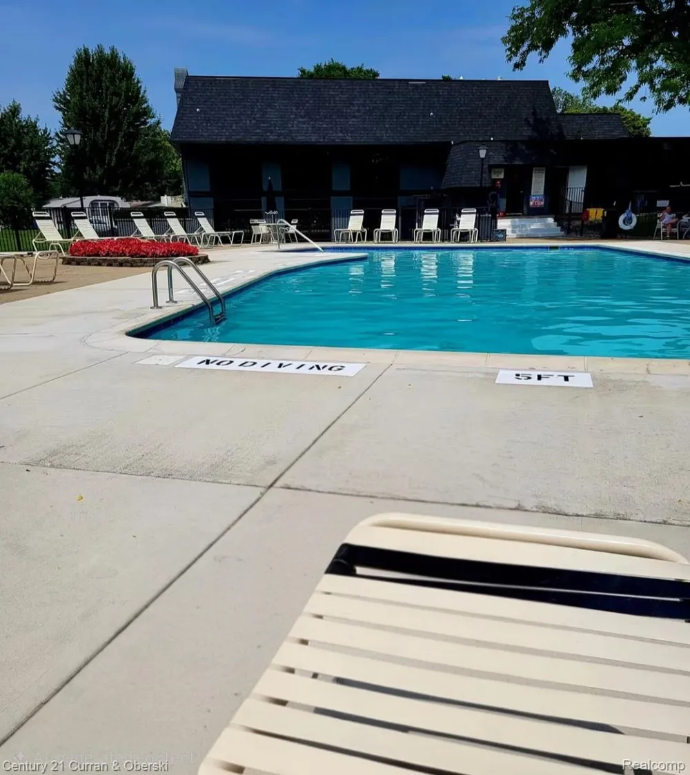 43104 Riviera Avenue Sterling Heights City, MI 48314