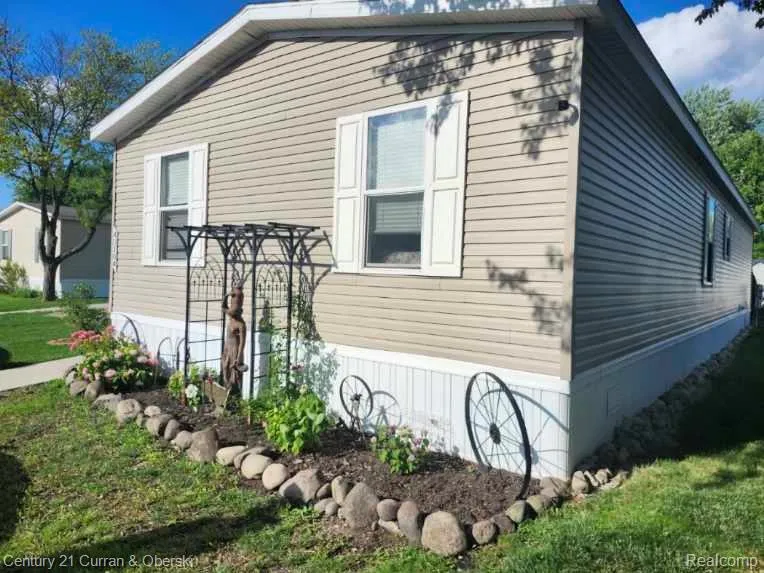 43104 Riviera Avenue Sterling Heights City, MI 48314