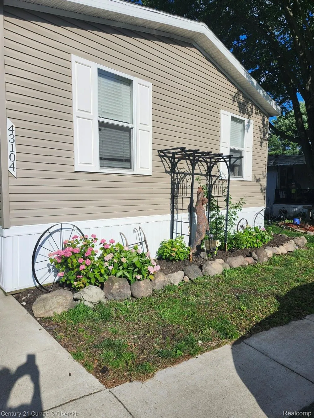 43104 Riviera Avenue Sterling Heights City, MI 48314