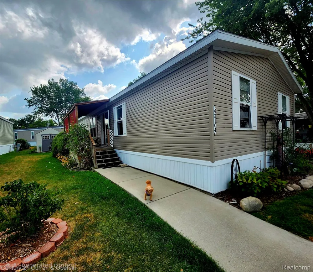 43104 Riviera Avenue Sterling Heights City, MI 48314