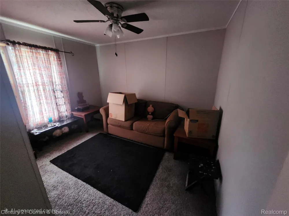 43104 Riviera Avenue Sterling Heights City, MI 48314