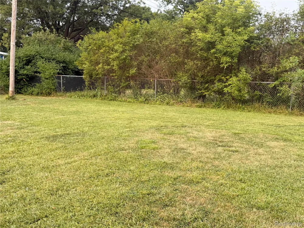 5347 Mapletree Drive Flint Charter Township, MI 48532