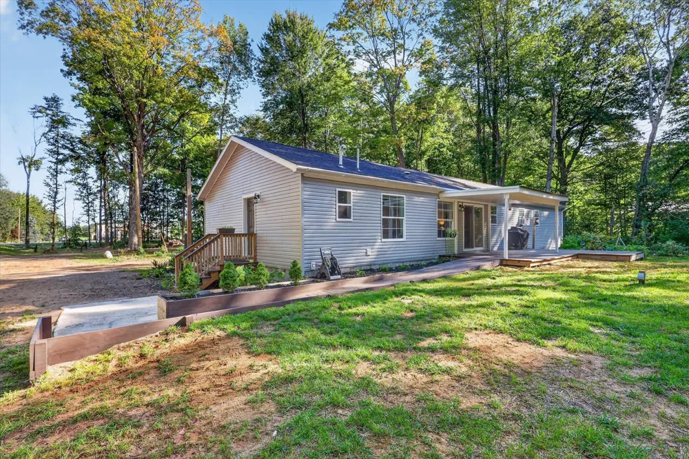 9633 W Howard City Edmore Cato Township, MI 48850