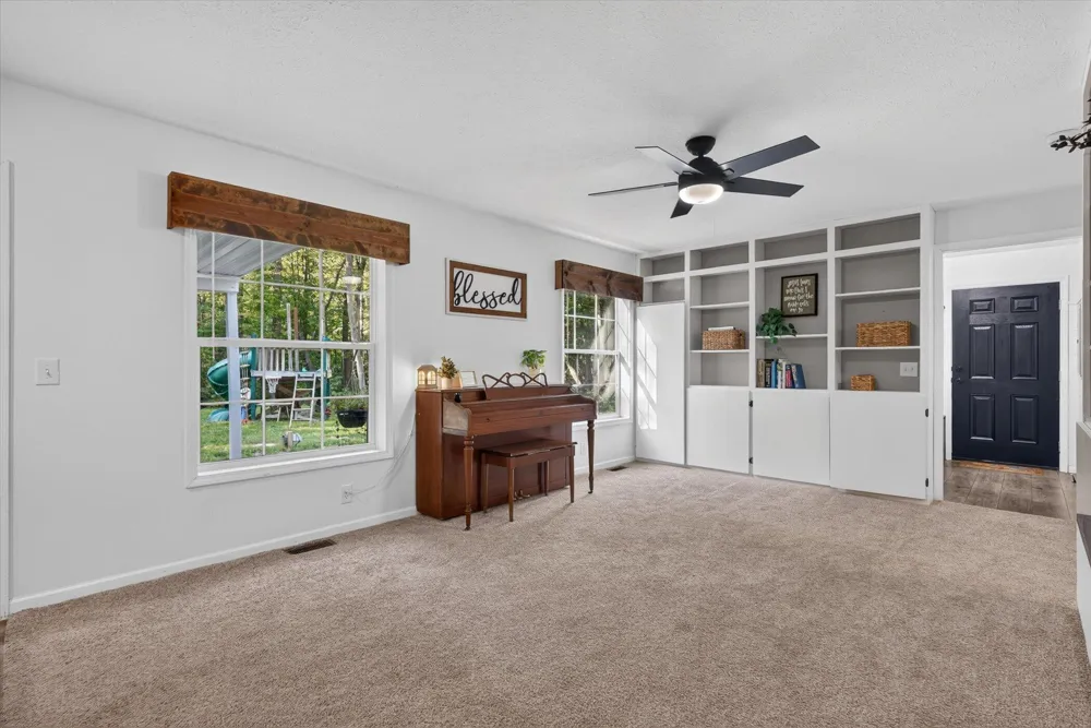 9633 W Howard City Edmore Cato Township, MI 48850