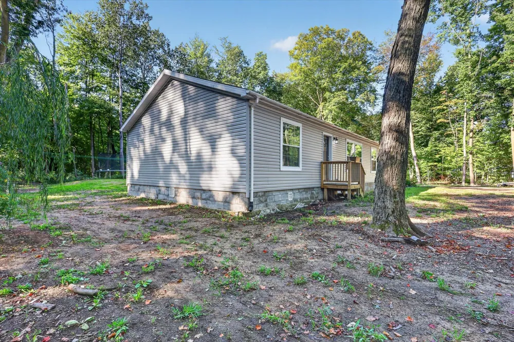 9633 W Howard City Edmore Cato Township, MI 48850