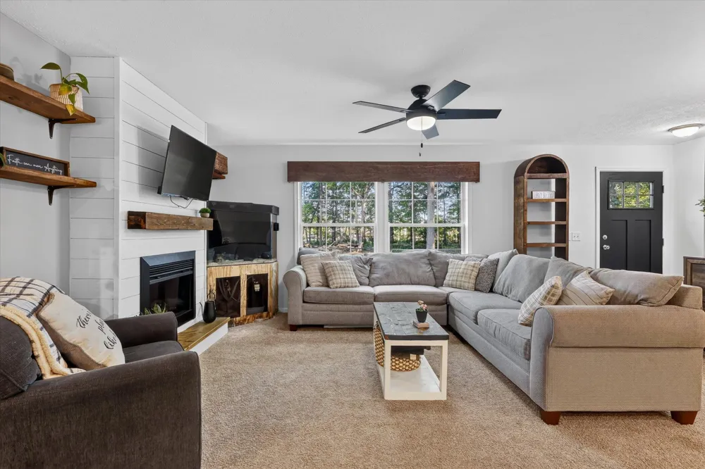 9633 W Howard City Edmore Cato Township, MI 48850