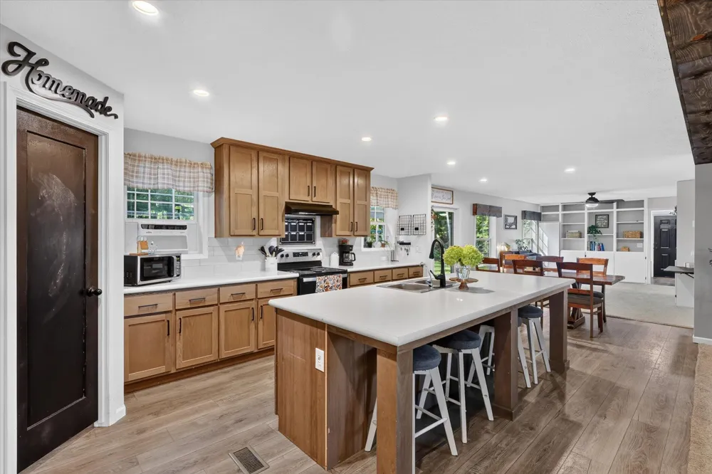9633 W Howard City Edmore Cato Township, MI 48850