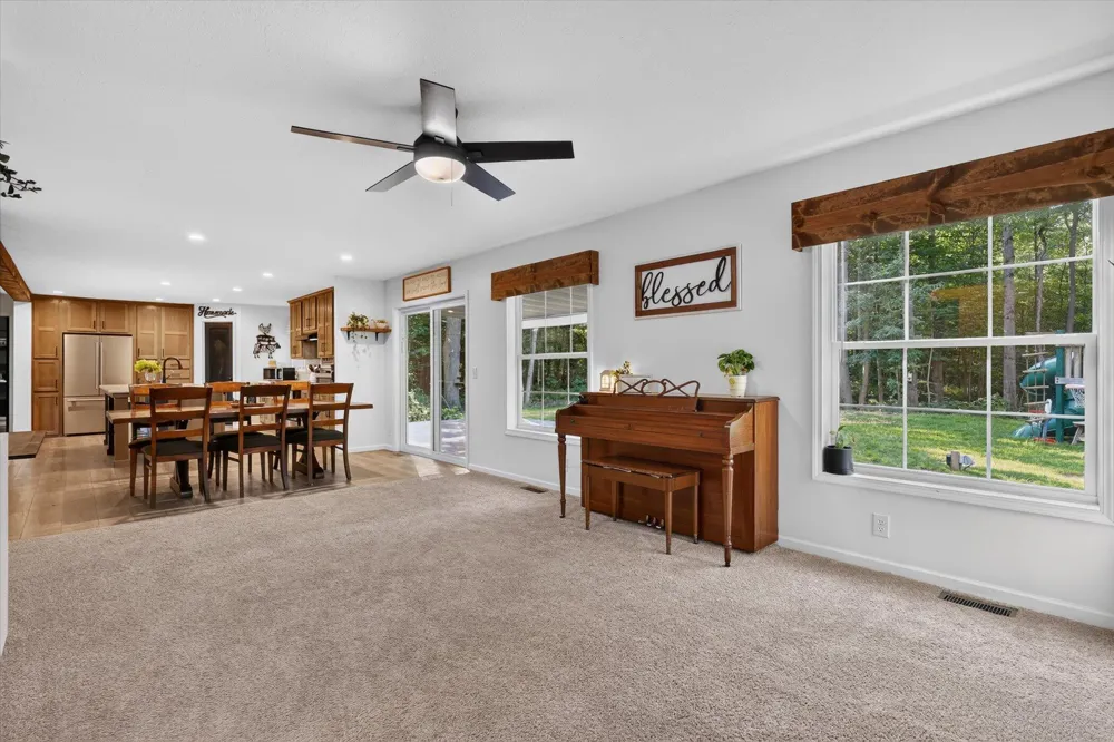9633 W Howard City Edmore Cato Township, MI 48850