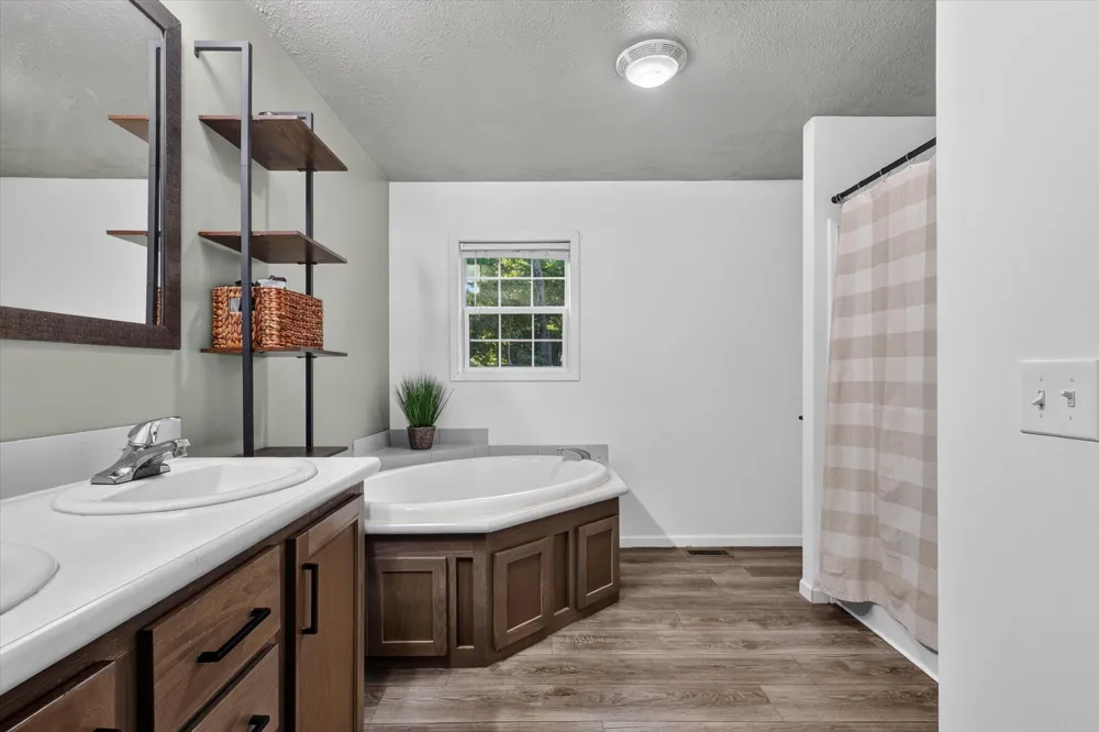 9633 W Howard City Edmore Cato Township, MI 48850